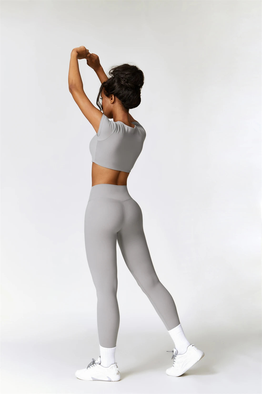 חליפת ספורט חלקה – רומי