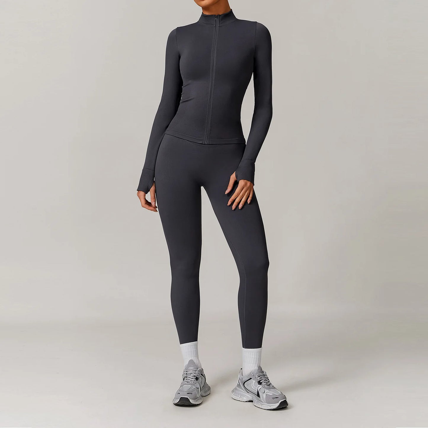 חליפת ספורט חלקה – מאיה