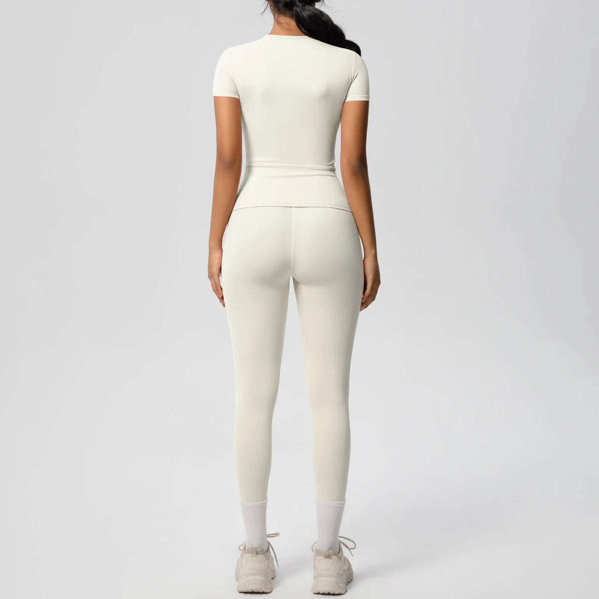 חליפת יוגה חלקה מחטבת – נגה