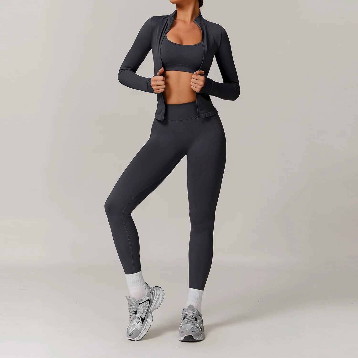 חליפת ספורט חלקה – מאיה