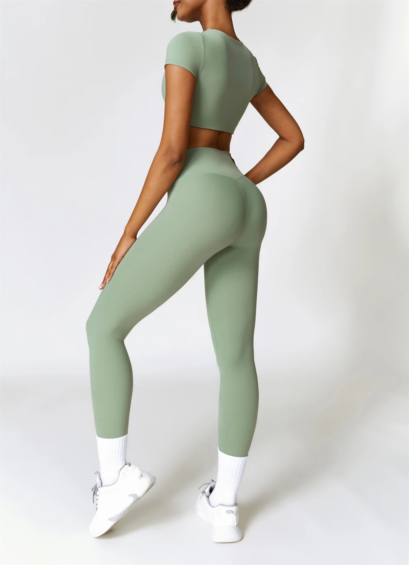 חליפת ספורט חלקה – רומי